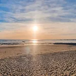 Cozy Apartment In Royan With Wifi